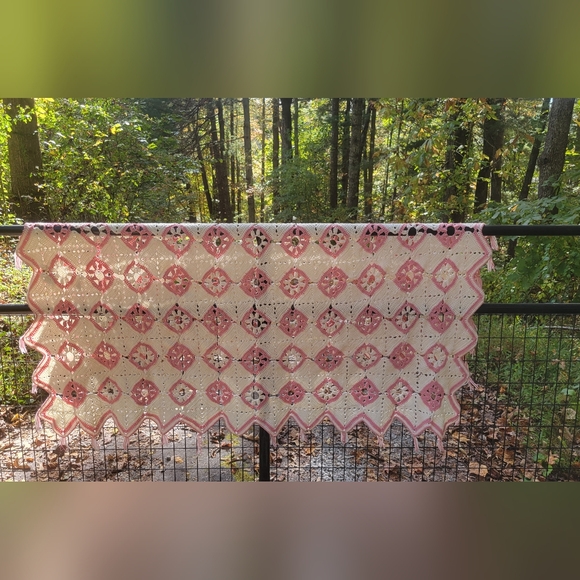 Vintage Handmade Crochet Flower Granny Square Afghan, large throw Blanket - Picture 4 of 7